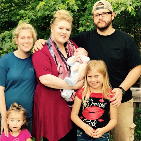 Hi I'm Lisa! POSHMARK AMBASSADOR - Picture 2 of 7